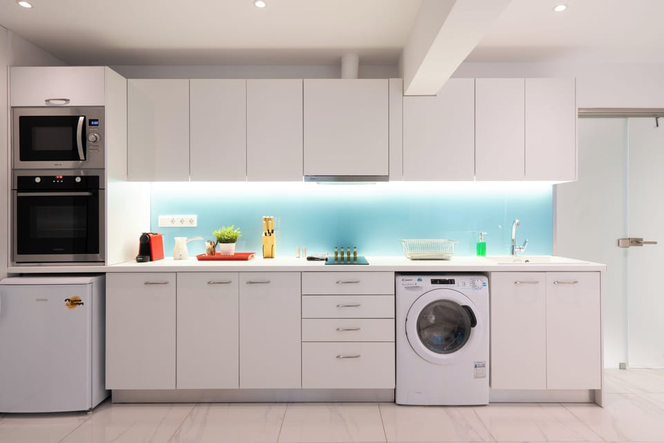 Exclusive Studio, 1 Double Bed, Non Smoking, Kitchen | Private kitchen | Mini-fridge, microwave, oven, stovetop