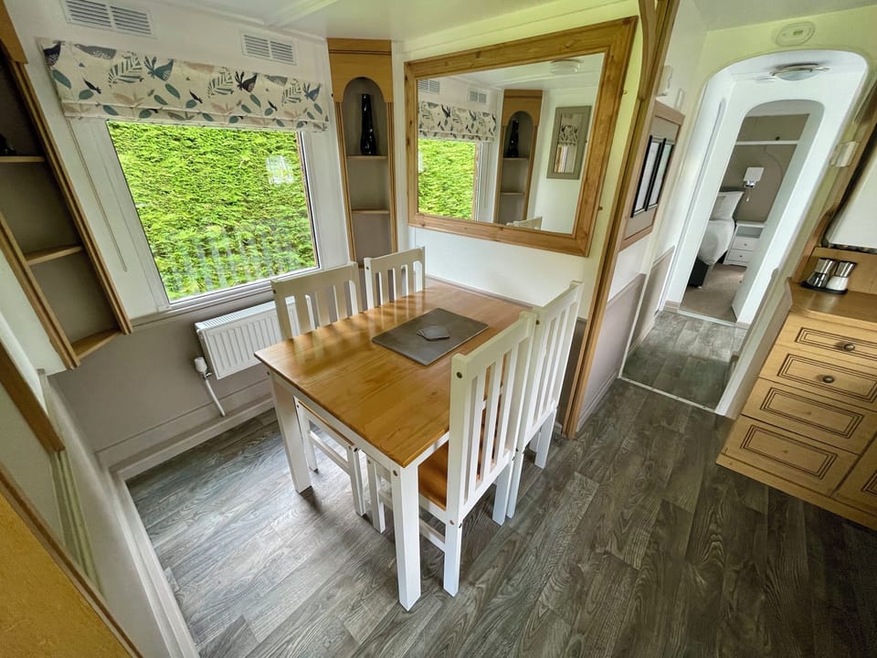 Standard House, 2 Bedrooms, Garden View | In-room dining