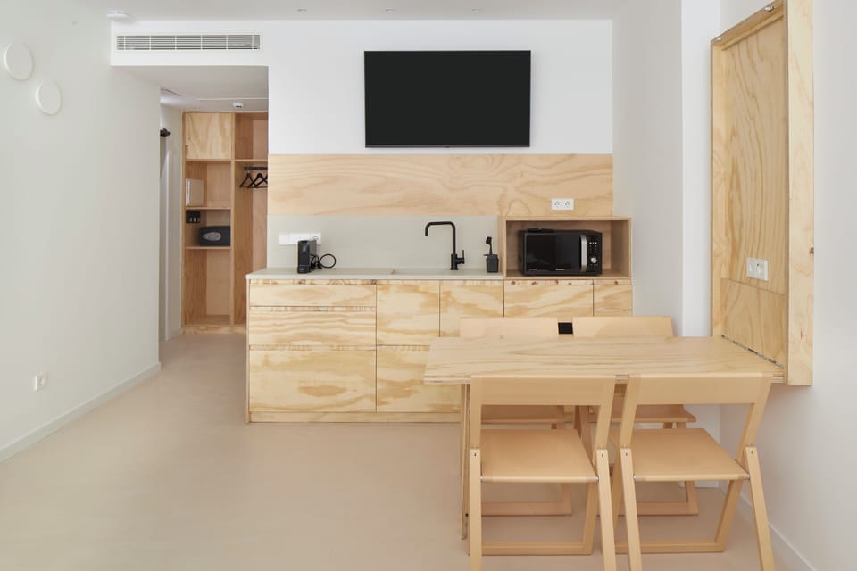 Deluxe Studio, City View | Private kitchen | Mini-fridge, microwave