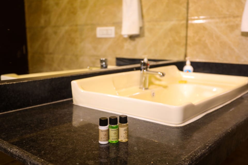 Standard Room | Bathroom | Slippers, towels, soap, shampoo