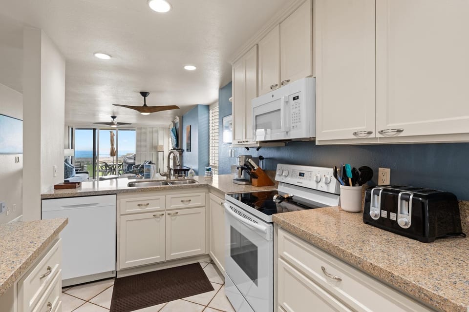 Create lasting memories while cooking your favorite vacation dish in this fully stocked kitchen