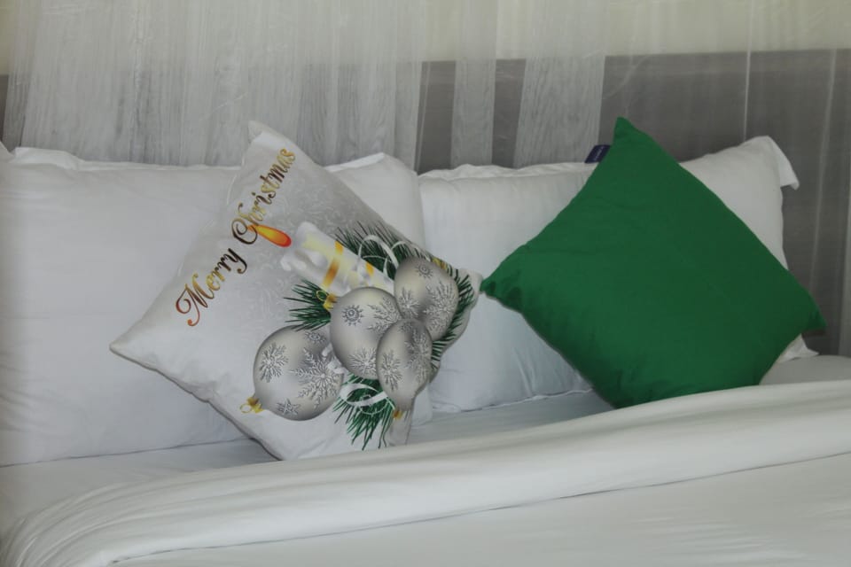 Double Room, Valley View | Desk, laptop workspace