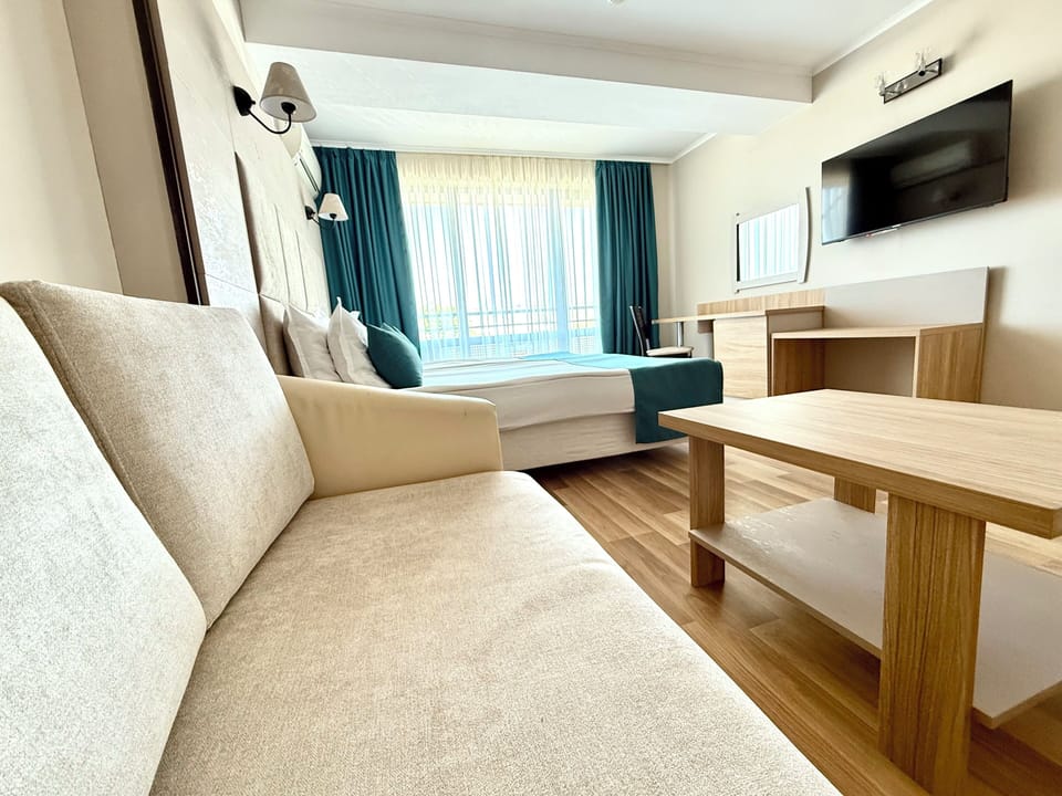 Deluxe Double Room, Garden View | Desk, free WiFi, bed sheets