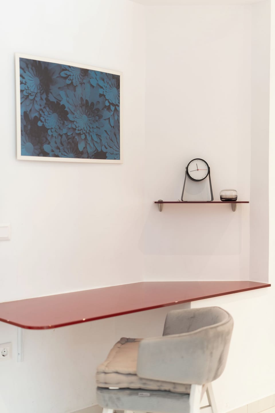 City Apartment, 1 Bedroom, Kitchen | Living area | 42-inch TV with cable channels