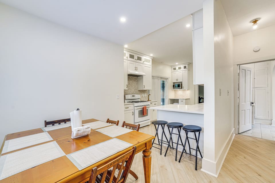 House (5 Bedrooms) | Interior