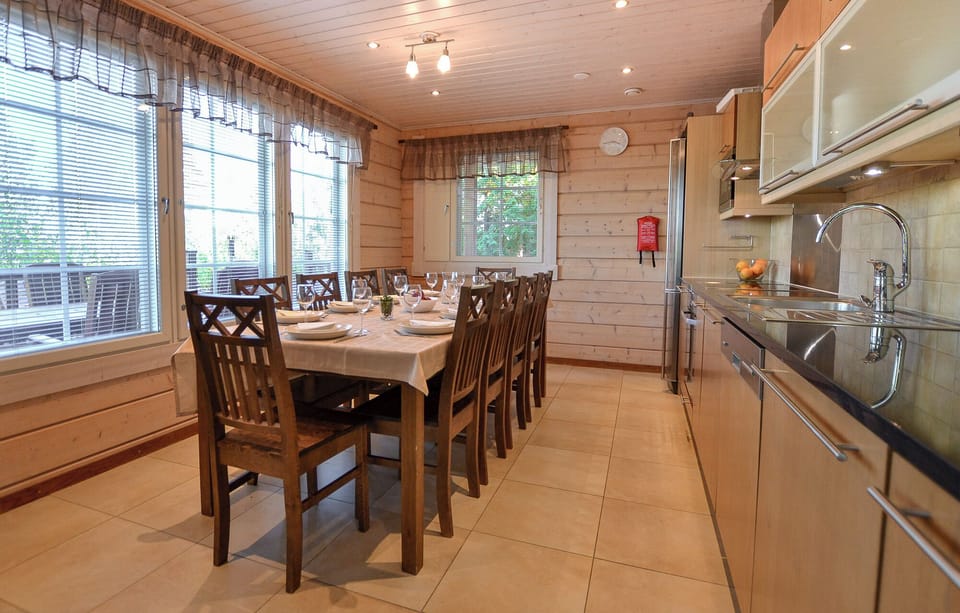 Comfort Cottage, Lake View | Private kitchen | Full-size fridge, microwave, oven, stovetop