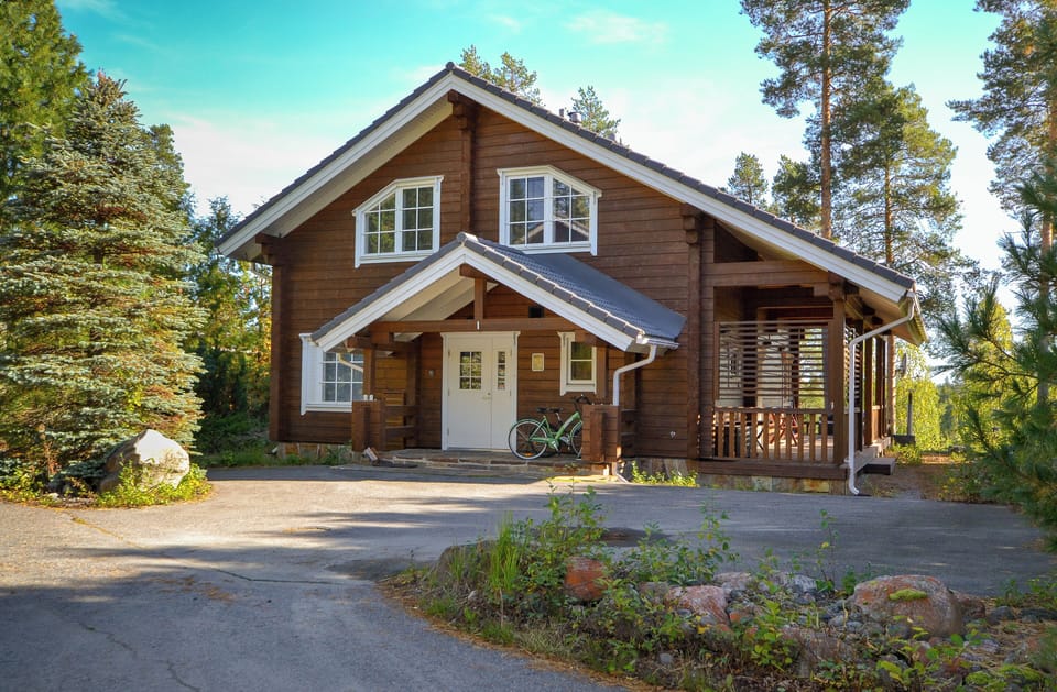 Comfort Cottage, Lake View | 4 bedrooms, iron/ironing board, free WiFi
