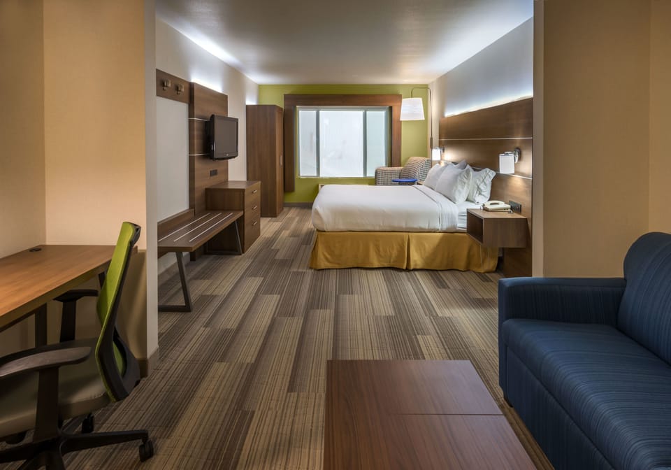 Suite, 1 King Bed (Additional Living Area) | In-room safe, desk, laptop workspace, blackout drapes