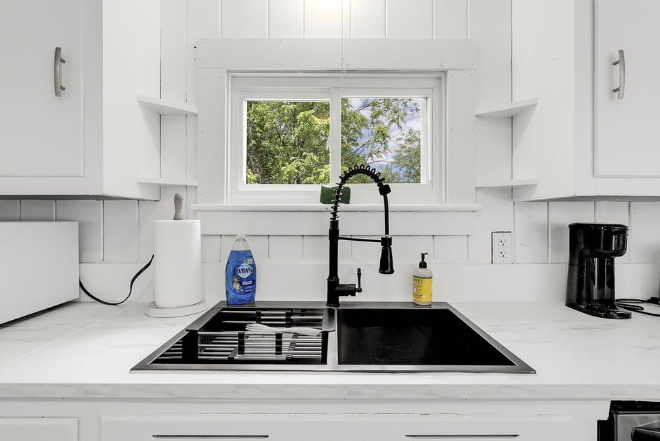 Apartment, 2 Bedrooms | Private kitchen | Fridge, oven, coffee/tea maker, toaster