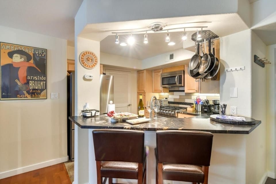 Condo, 2 Bedrooms | Private kitchen | Fridge, oven, coffee/tea maker, toaster