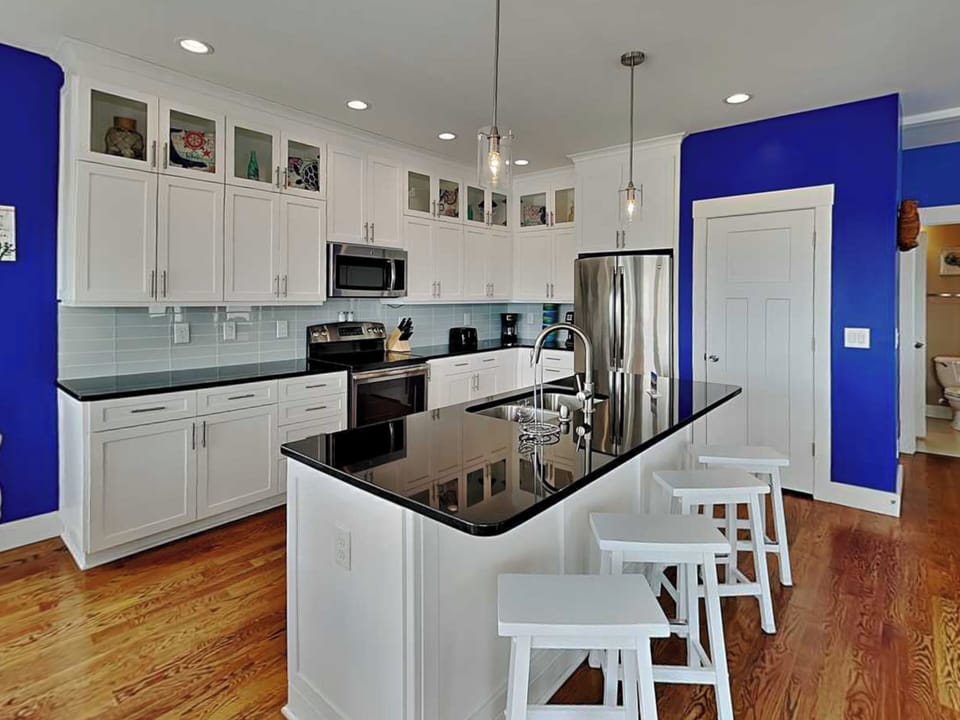 Modern Kitchen + Breakfast Bar Seating for 4