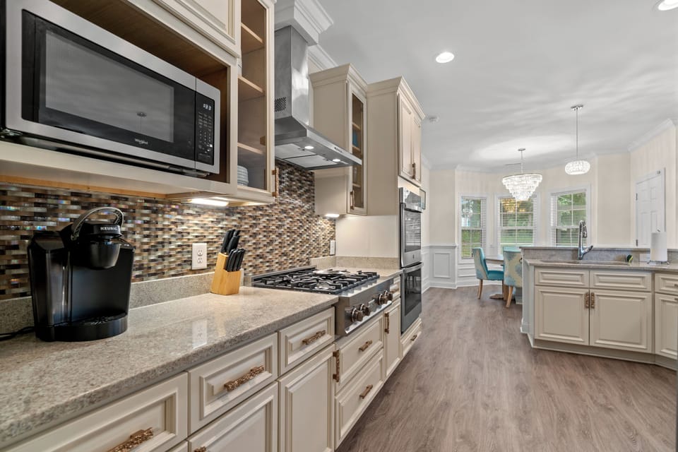 All modern appliances to make meal preparation a breeze.