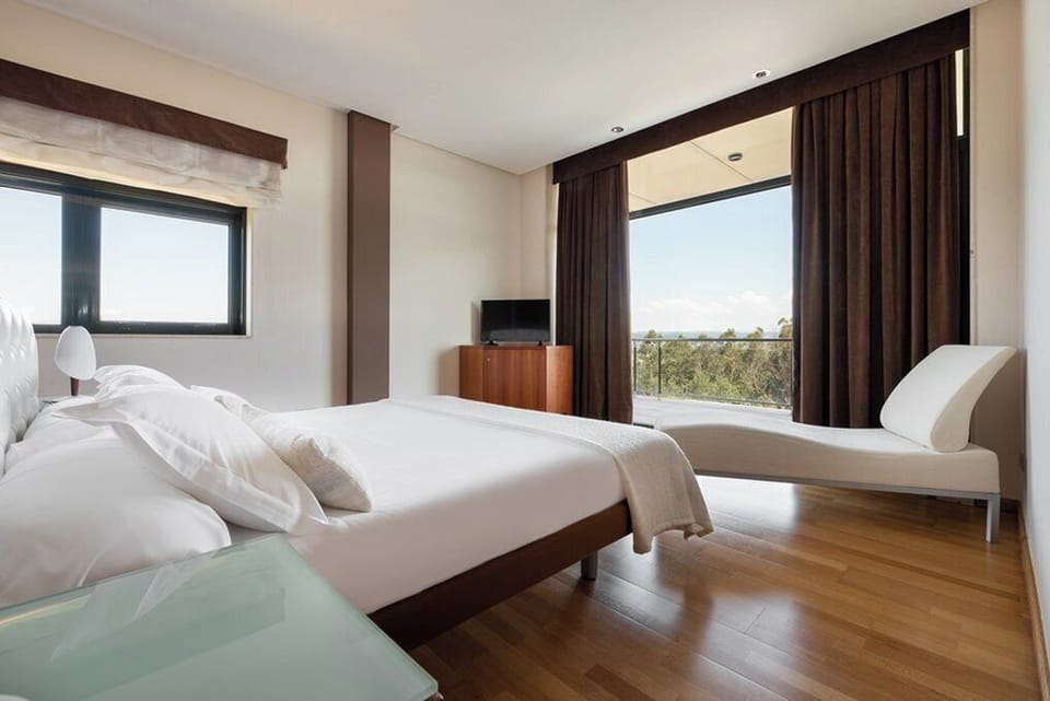 Executive Room, Terrace | Minibar, in-room safe, desk, free WiFi