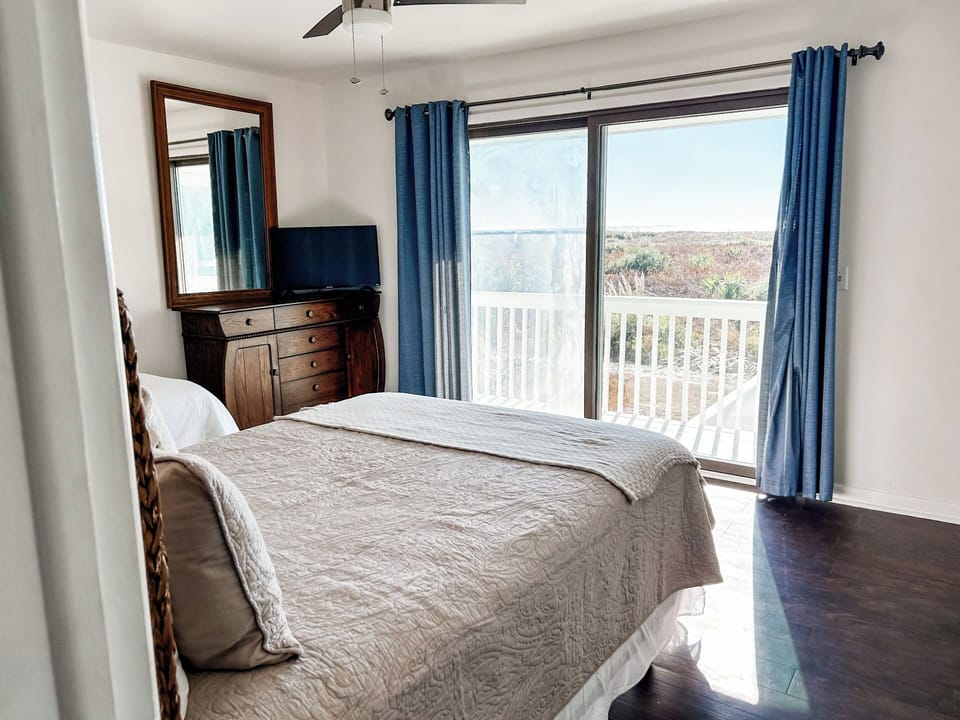Queen + Twin Guest Room