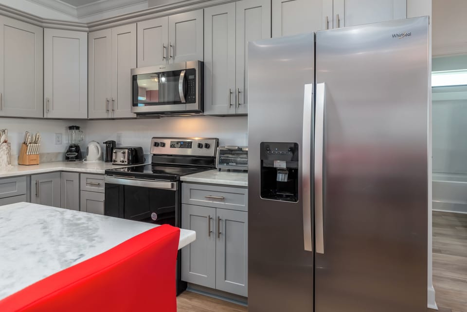 005 Wine n' Sea Fully Equipped Kitchen