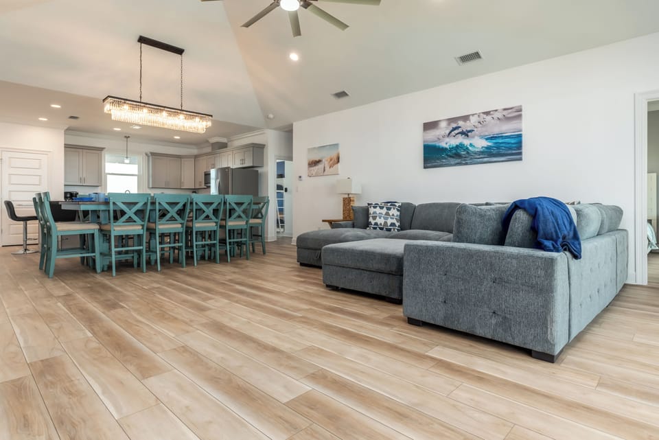 002 Blue Heaven Large Common Area