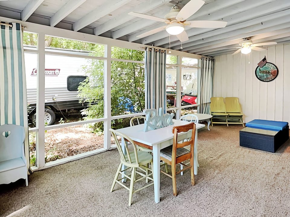 Screened-In Patio