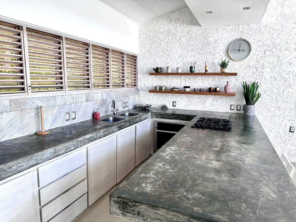 V02a Casa Preciosa  · Villa with 2 Level Pool with Jet Tub (502)