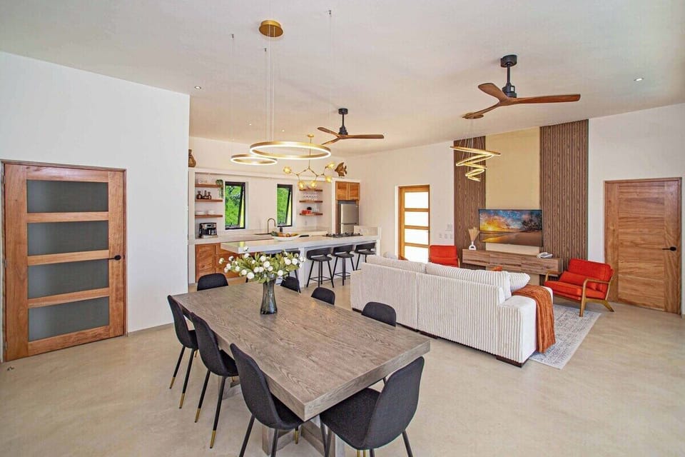 V30b 3 Bedroom (Katrina) · Tropical Bliss: Luxe villa pool & outdoor bathtub (1075)