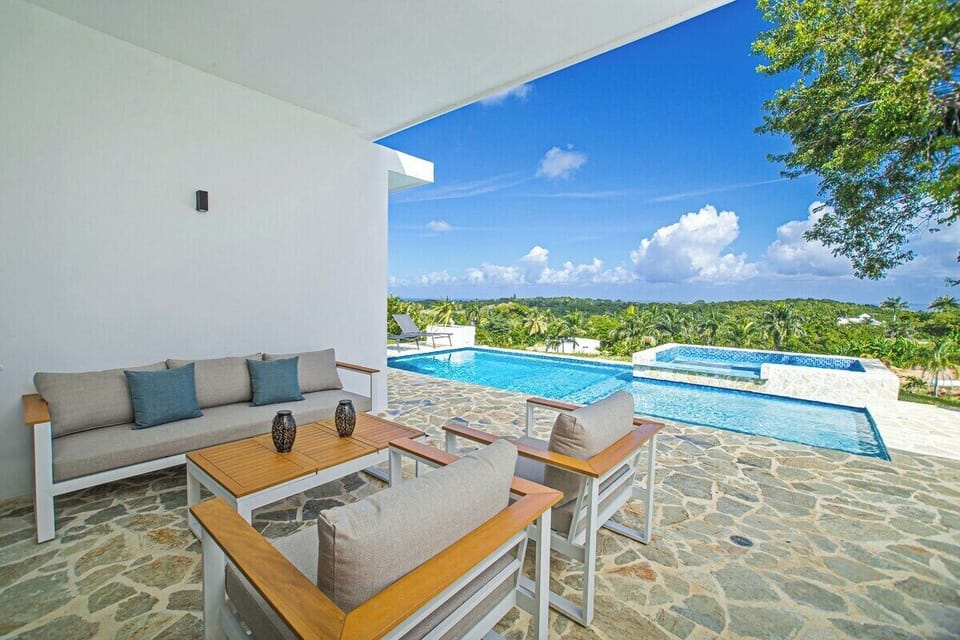 V32B Casa Bahia  · Casa Bahia: Unique Blend of Mountains & Oceans (639)