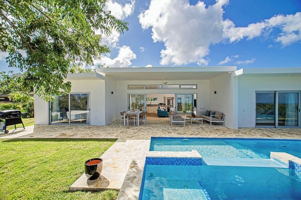 V32B Casa Bahia  · Casa Bahia: Unique Blend of Mountains & Oceans (636)