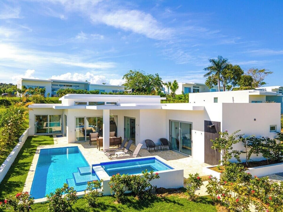 V40A Villa O' Soleil  · Open style & well-furnished villa with long pool (808)