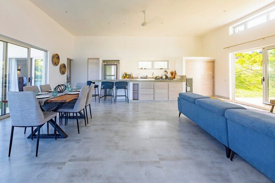 V40A Villa O' Soleil  · Open style & well-furnished villa with long pool (846)