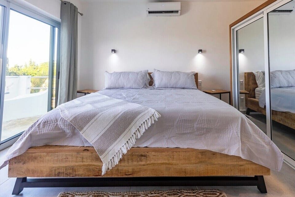 V40b Villa Estrella  Spacious Villa Featuring Pool w/ Beach-Like Design (897)
