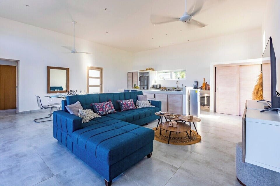 V40b Villa Estrella  Spacious Villa Featuring Pool w/ Beach-Like Design (902)
