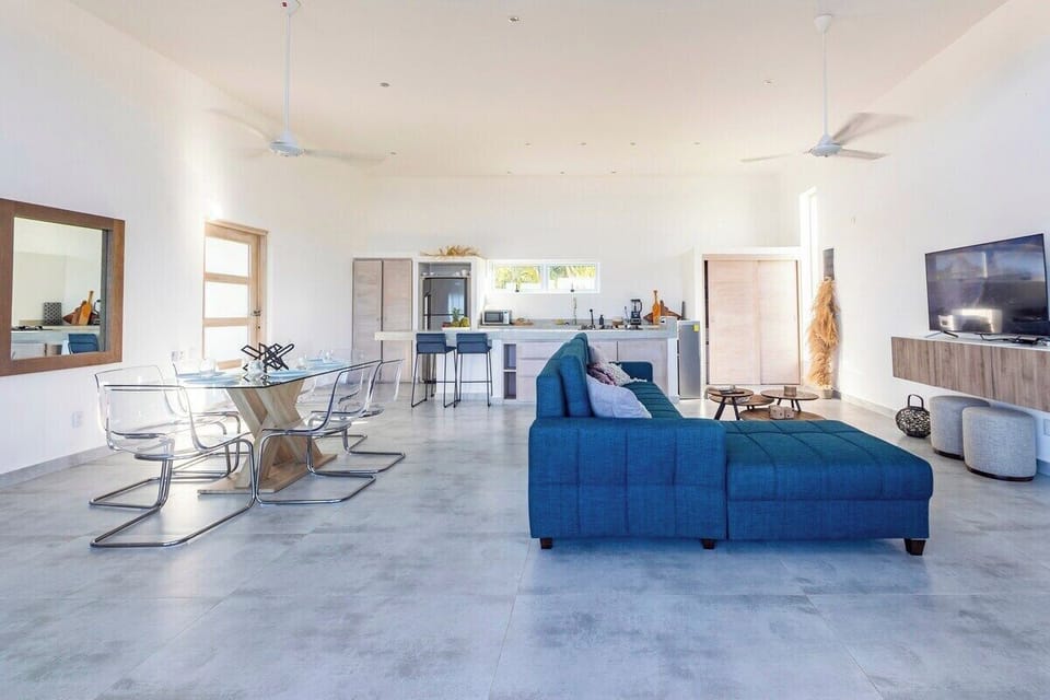 V40b Villa Estrella  Spacious Villa Featuring Pool w/ Beach-Like Design (898)