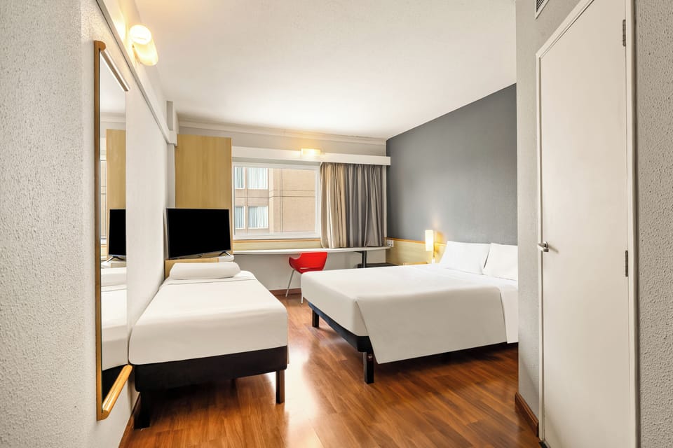 Standard Casal com cama adicional | Desk, free WiFi, bed sheets