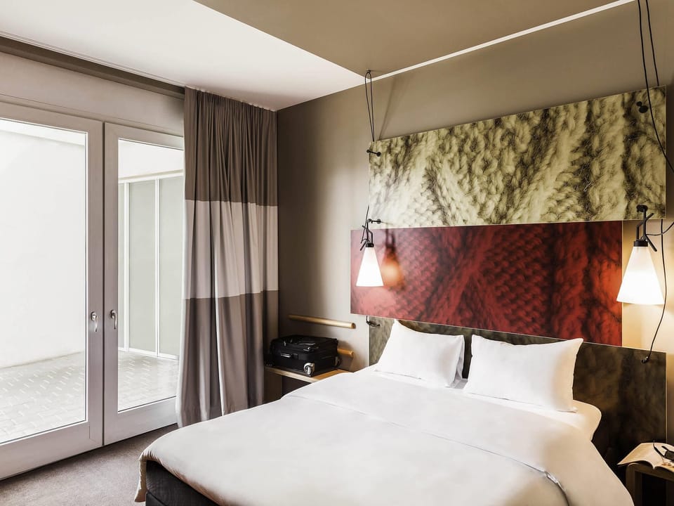 Room, 1 Double Bed, Accessible | Hypo-allergenic bedding, desk, blackout drapes, soundproofing
