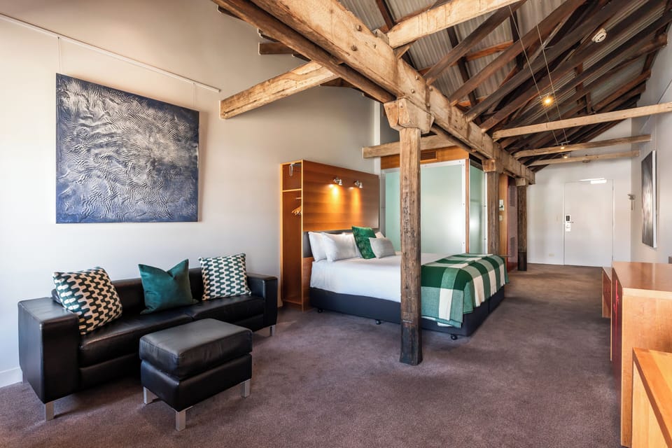 Standard Room - Harbour View | Premium bedding, minibar, in-room safe, individually decorated