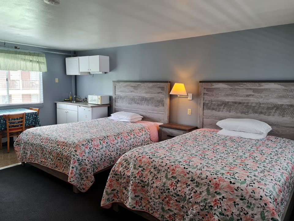 Standard Room, 1 Queen and 1 Double Bed, Kitchenette | WiFi, bed sheets