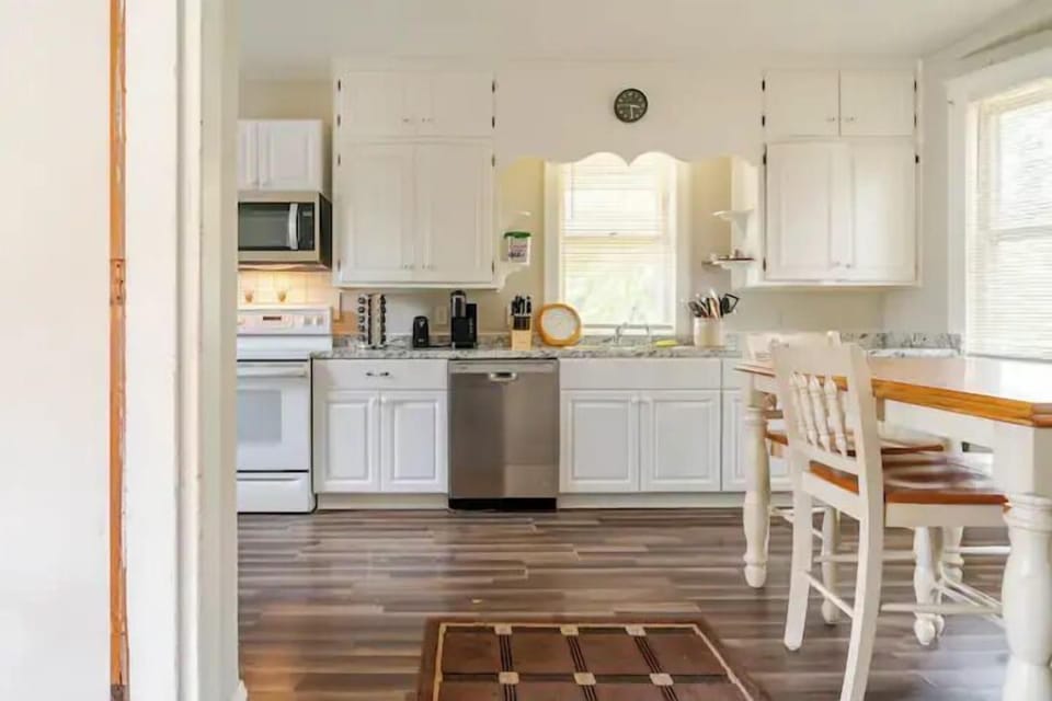 Comfort House | Private kitchen | Coffee grinder, eco-friendly cleaning products, freezer, spices