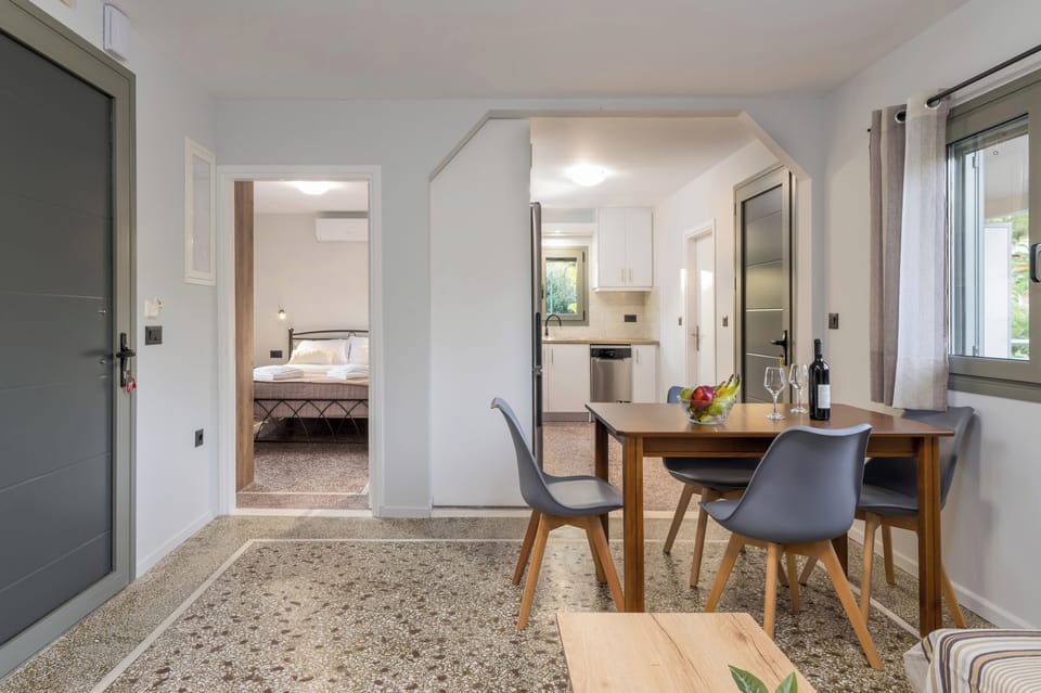 Cottage | Dining