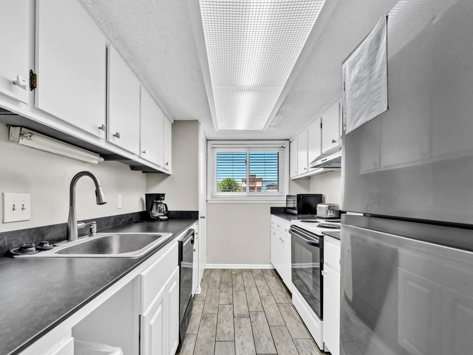Condo, 2 Queen Beds, Pool View (Southbay by the Gulf 12) | Private kitchen | Toaster