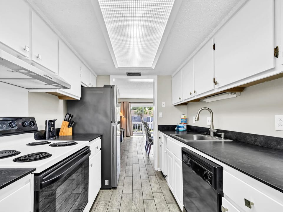 Condo, 2 Queen Beds, Pool View (Southbay by the Gulf 12) | Private kitchen | Toaster