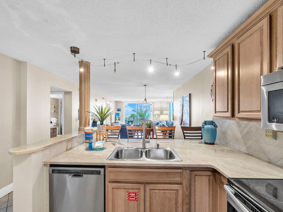 Condo, Multiple Beds, Ocean View (Destin on the Gulf 205) | Private kitchen | Oven, toaster