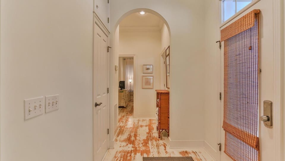 House, Multiple Beds (Conch Cottage) | Interior