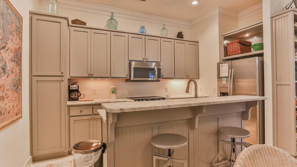 House, Multiple Beds (Conch Cottage) | Private kitchen | Oven, toaster