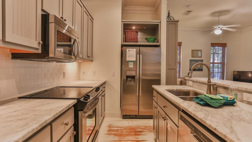 House, Multiple Beds (Conch Cottage) | Private kitchen | Oven, toaster