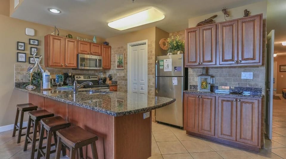 Condo, 1 King Bed with Sofa bed (Beach Resort 507) | Private kitchen | Oven, toaster