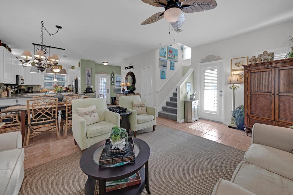 House, Multiple Beds (Aventon) | Living area