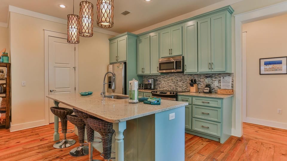 House, Multiple Beds (Family Ties) | Private kitchen | Oven, toaster