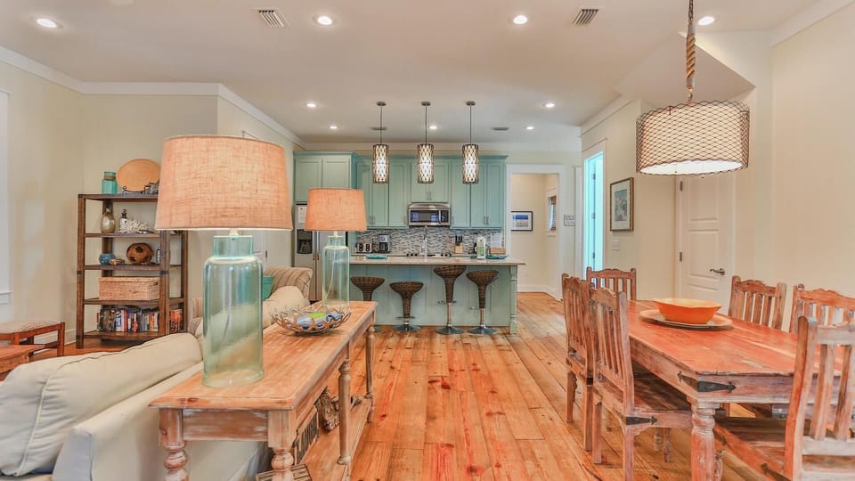 House, Multiple Beds (Family Ties) | Dining