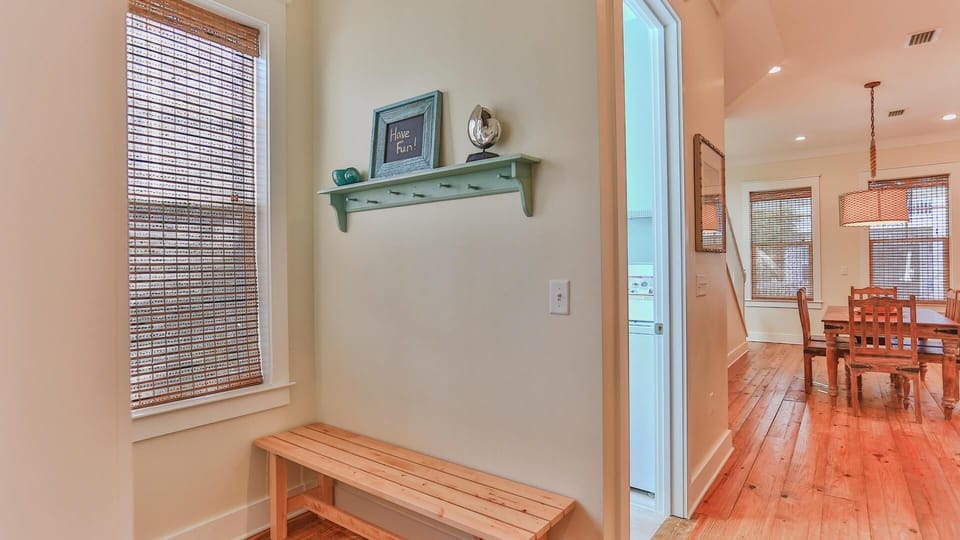 House, Multiple Beds (Family Ties) | Dining