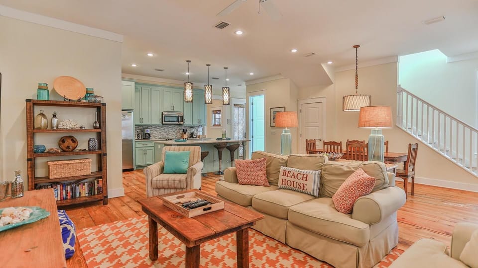 House, Multiple Beds (Family Ties) | Living area