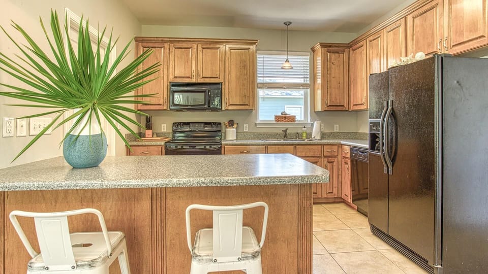 House, Multiple Beds (Flip Flop Cottage) | Private kitchen | Oven, toaster