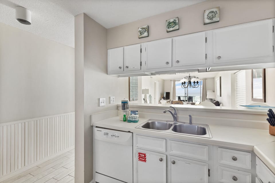 Condo, Multiple Beds, Ocean View (Destin on the Gulf 307) | Private kitchen | Oven, toaster